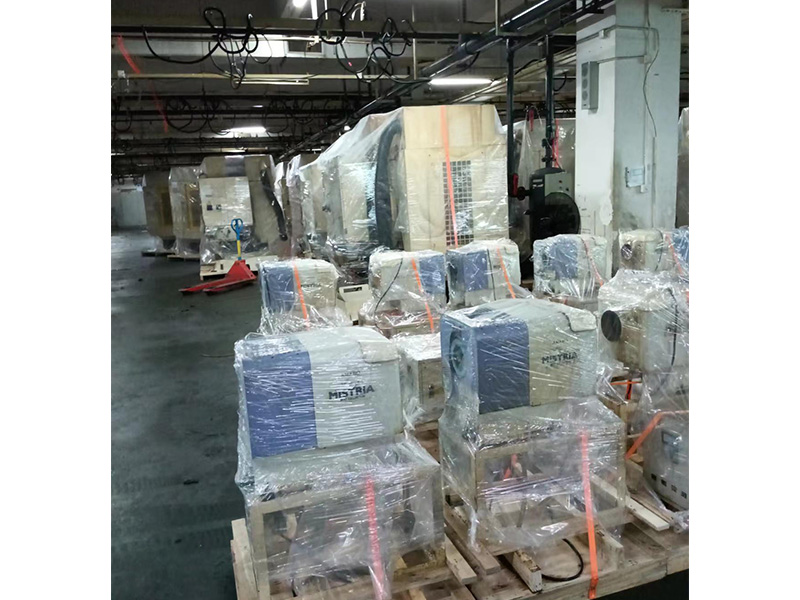 東莞長(zhǎng)安某公司(si)搬遷打包(bao)現場