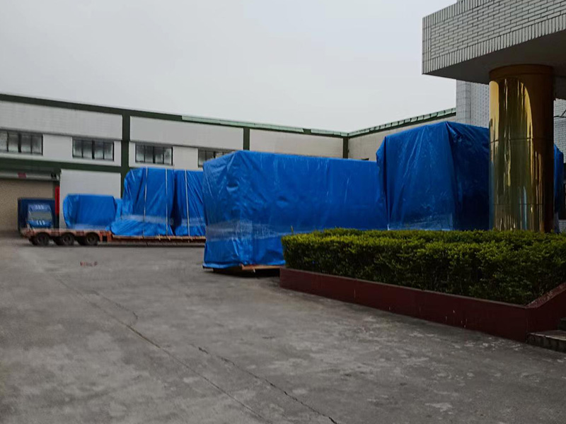 東莞某(mǒu)公司重(zhòng)型設備(bèi)防雨真(zhēn)空木箱(xiāng)