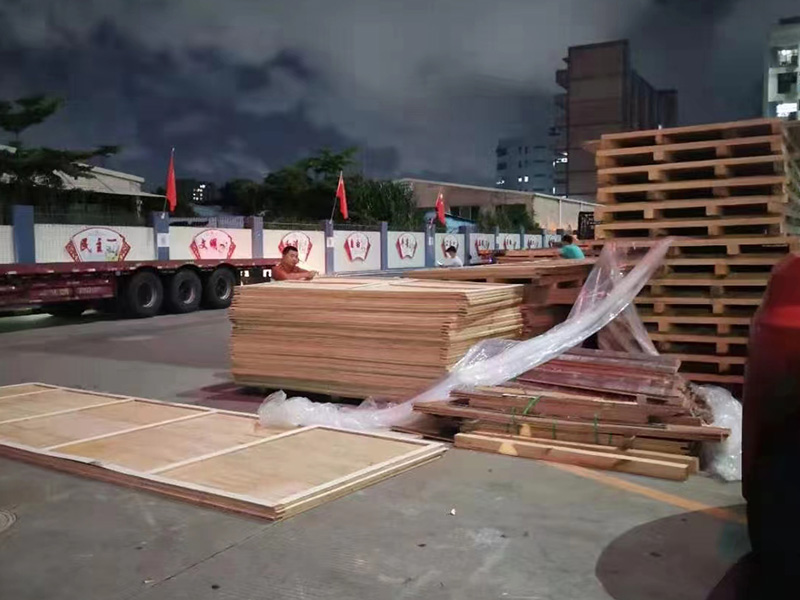 深圳(zhèn)石岩某(mǒu)重型設(shè)備包裝(zhuāng)